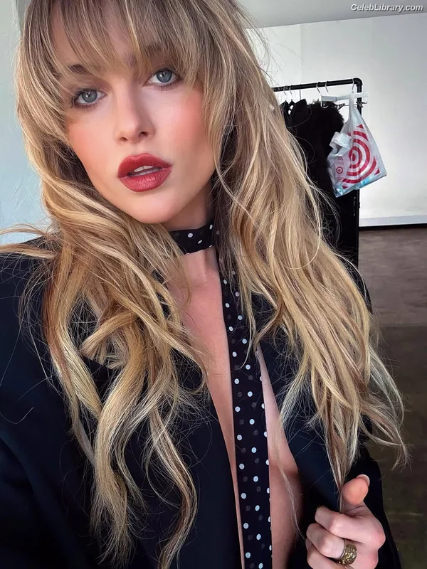 Anne Winters photo 24 of 471