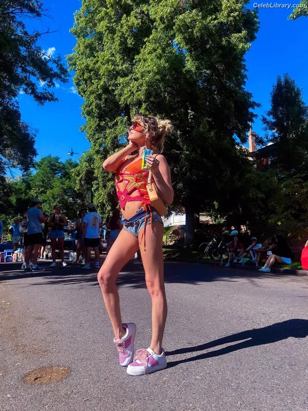 Anne Winters photo 9 of 471