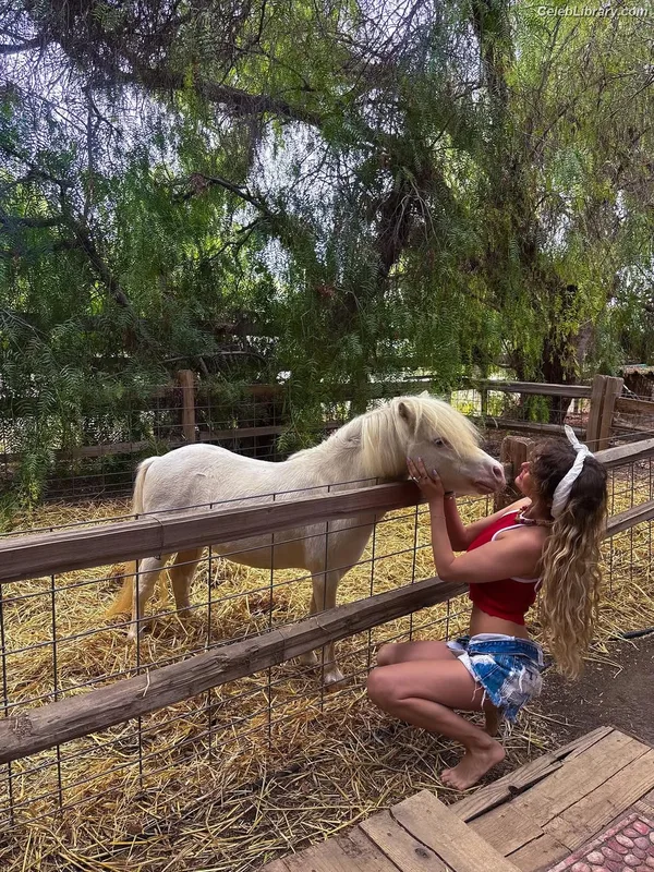 Anne Winters photo 19 of 471