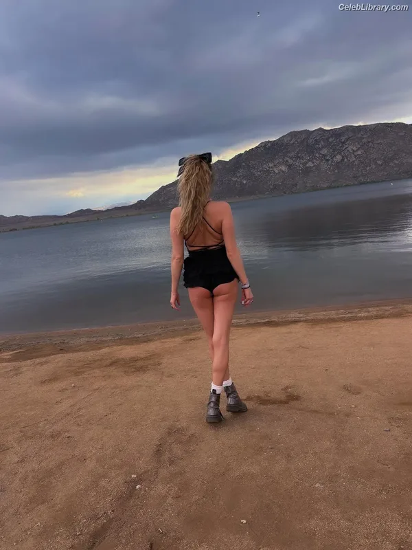 Anne Winters photo 7 of 471