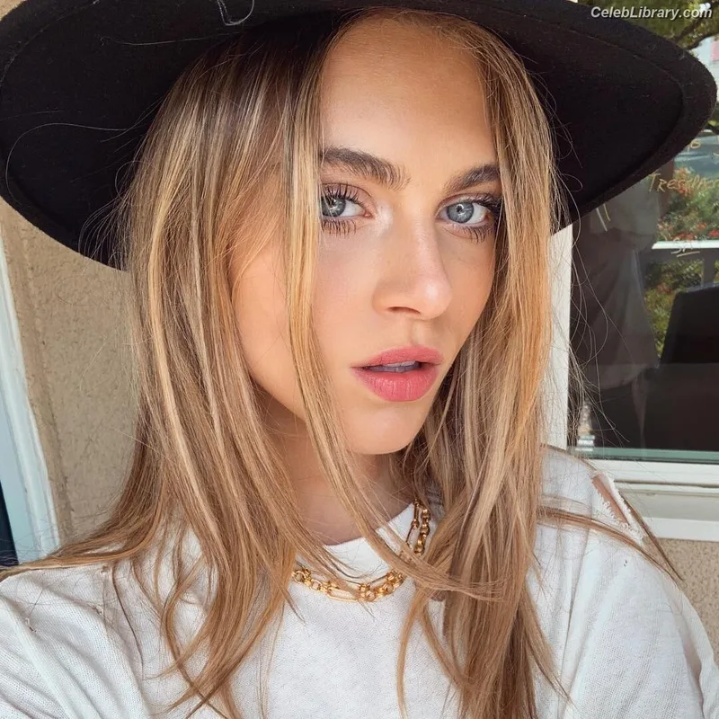 Anne Winters photo 9 of 471