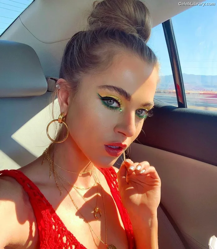 Anne Winters photo 17 of 471