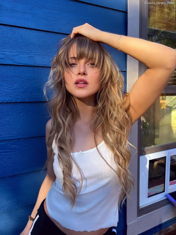 Anne Winters photo 1 of 471