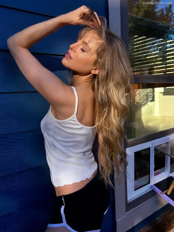 Anne Winters photo 4 of 471