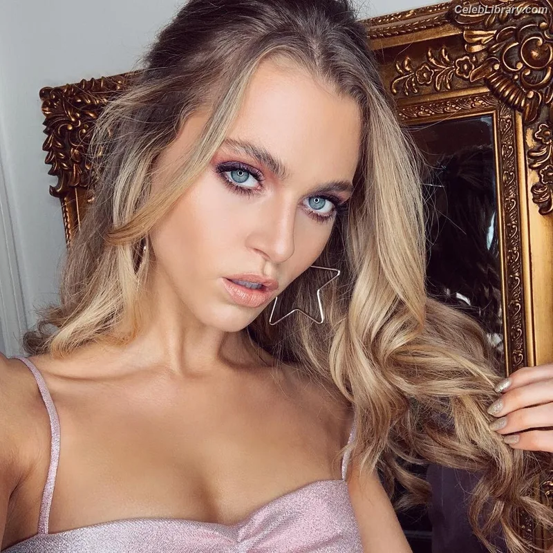 Anne Winters photo 5 of 471