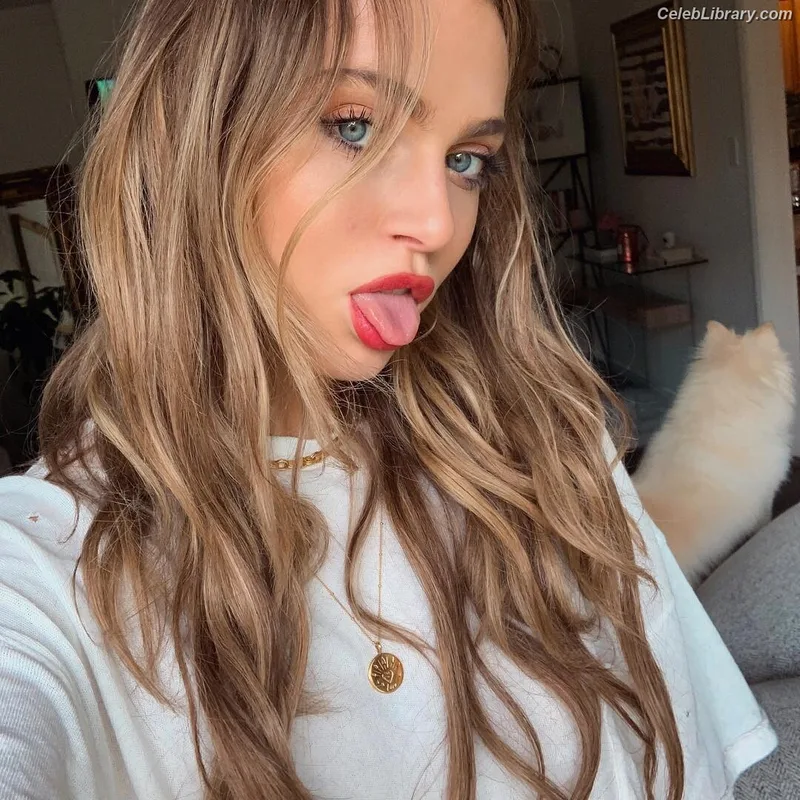 Anne Winters photo 12 of 471