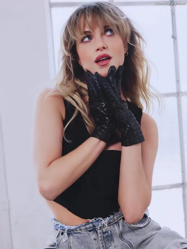 Anne Winters photo 13 of 471