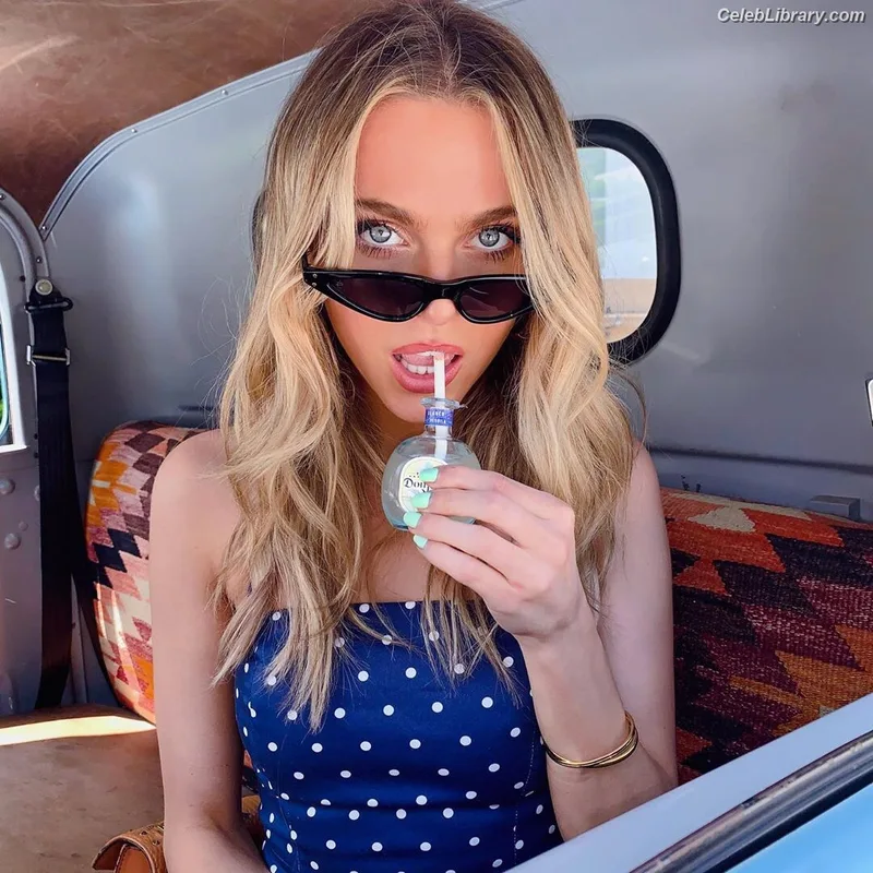 Anne Winters photo 22 of 471