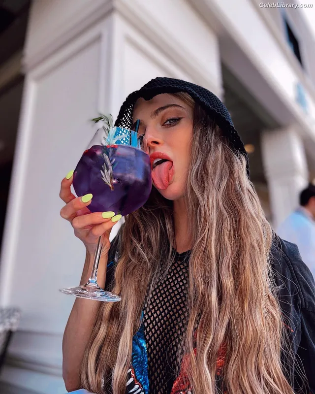 Anne Winters photo 12 of 471