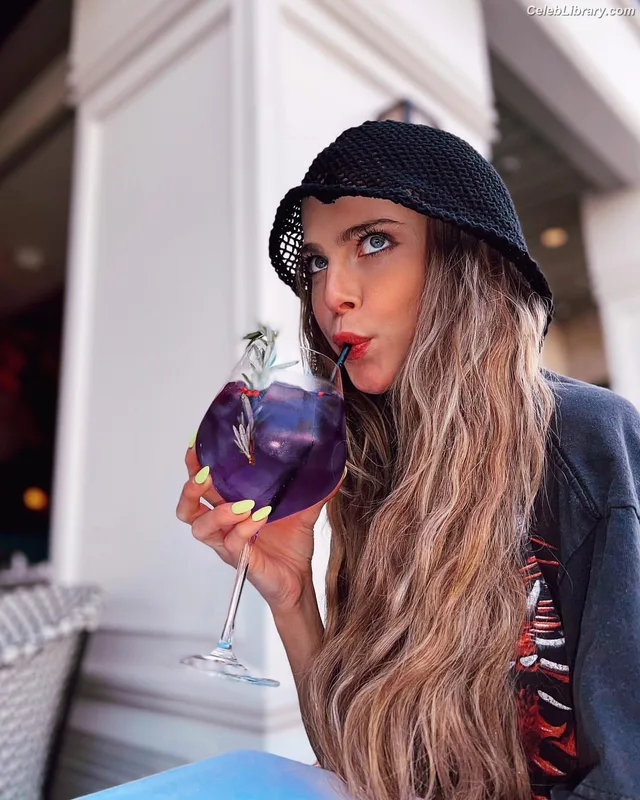 Anne Winters photo 13 of 471