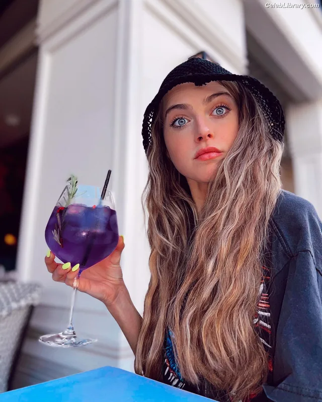 Anne Winters photo 14 of 471