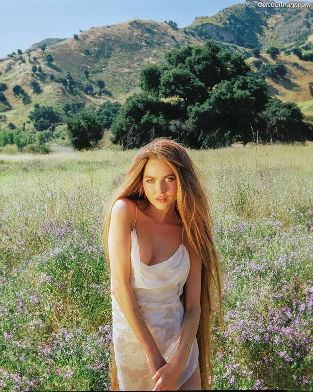 Anne Winters photo 18 of 471