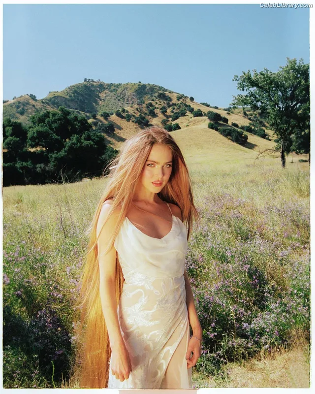 Anne Winters photo 2 of 471