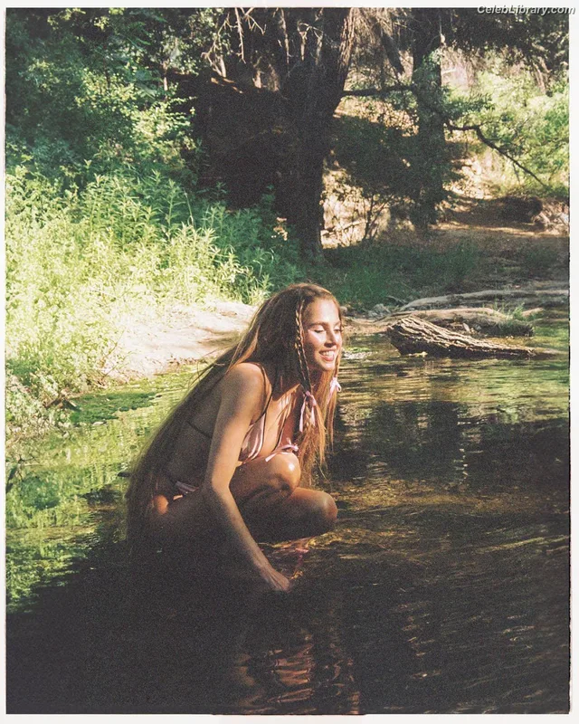 Anne Winters photo 3 of 471