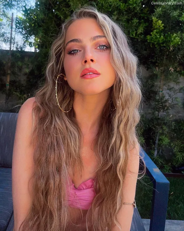 Anne Winters photo 22 of 471