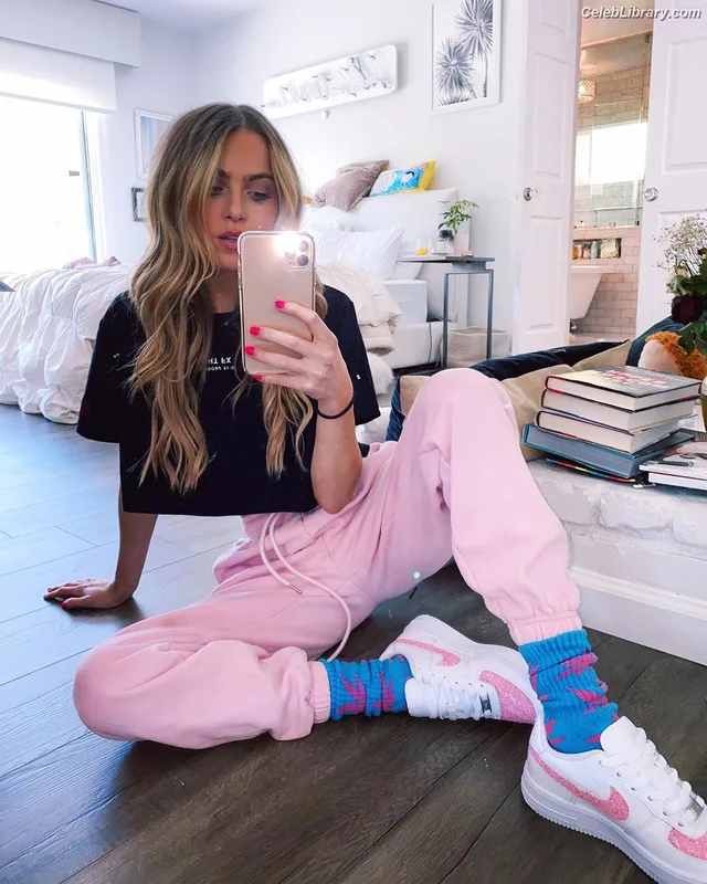 Anne Winters photo 8 of 471