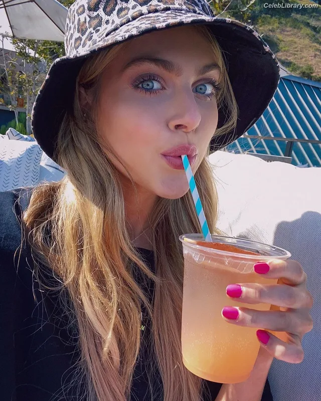Anne Winters photo 13 of 471
