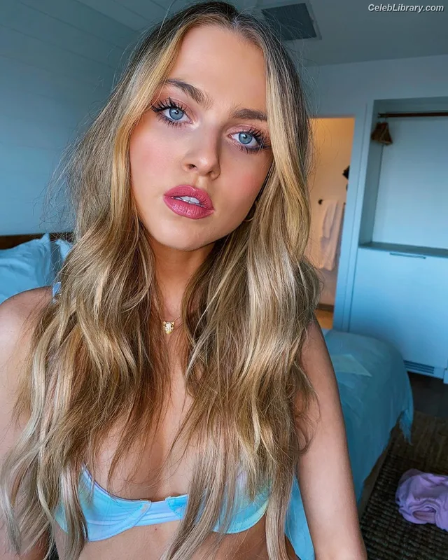 Anne Winters photo 19 of 471