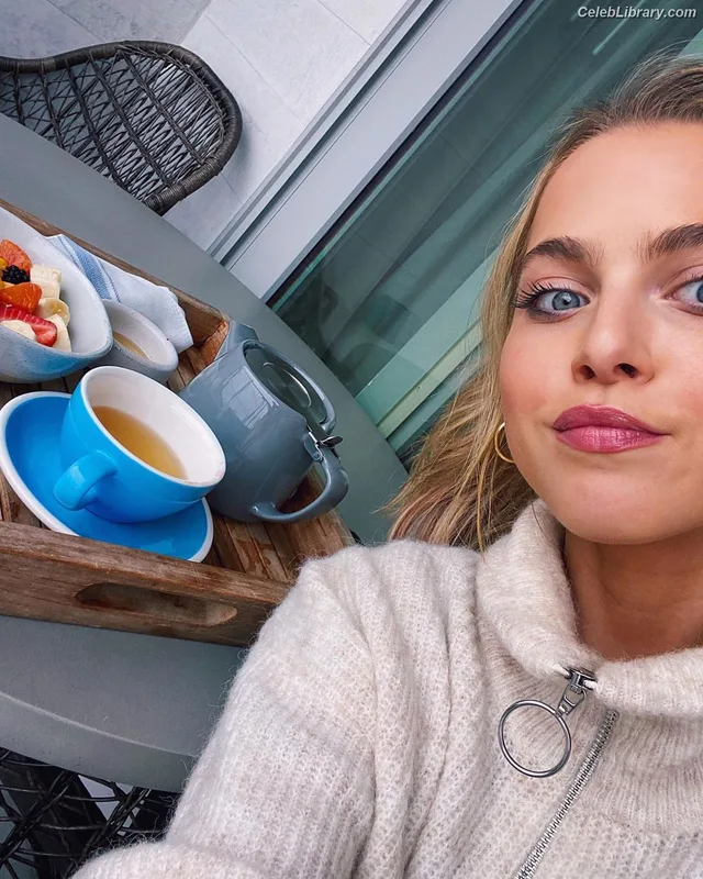 Anne Winters photo 1 of 471