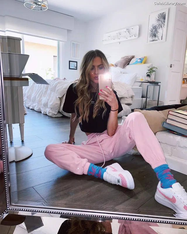 Anne Winters photo 4 of 471