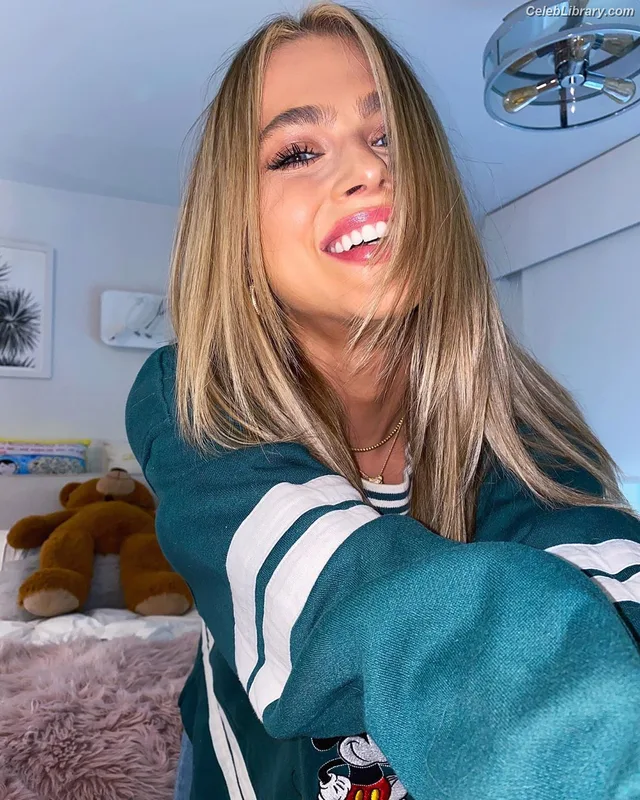 Anne Winters photo 16 of 471