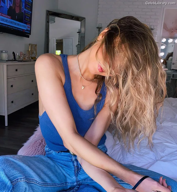 Anne Winters photo 17 of 471
