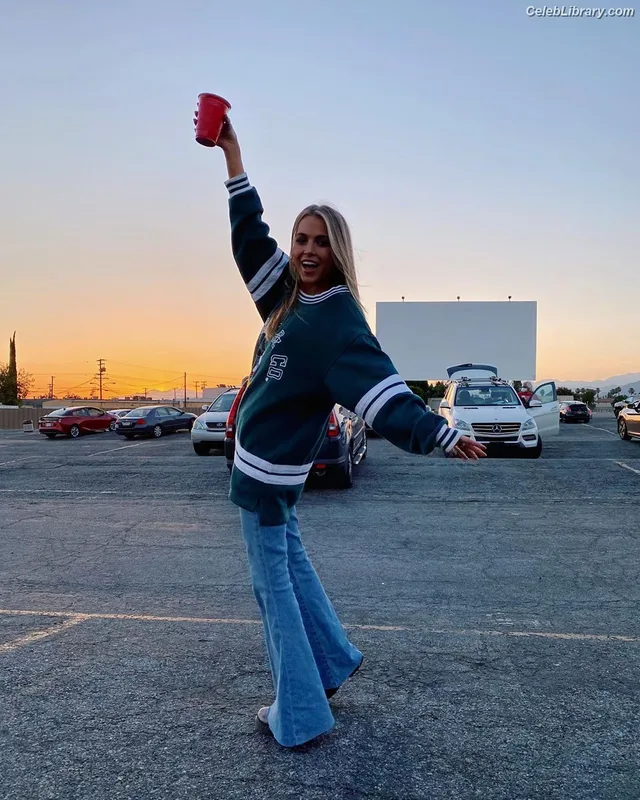 Anne Winters photo 18 of 471