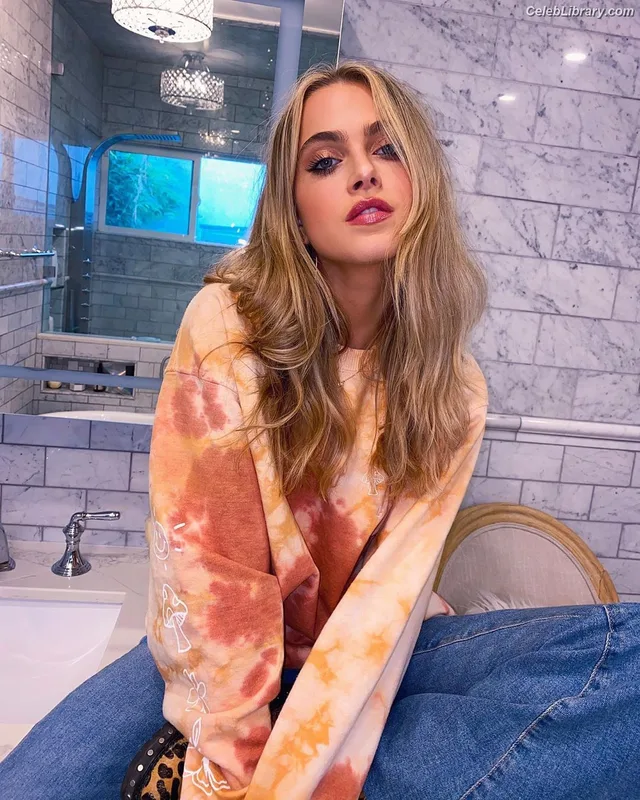 Anne Winters photo 19 of 471