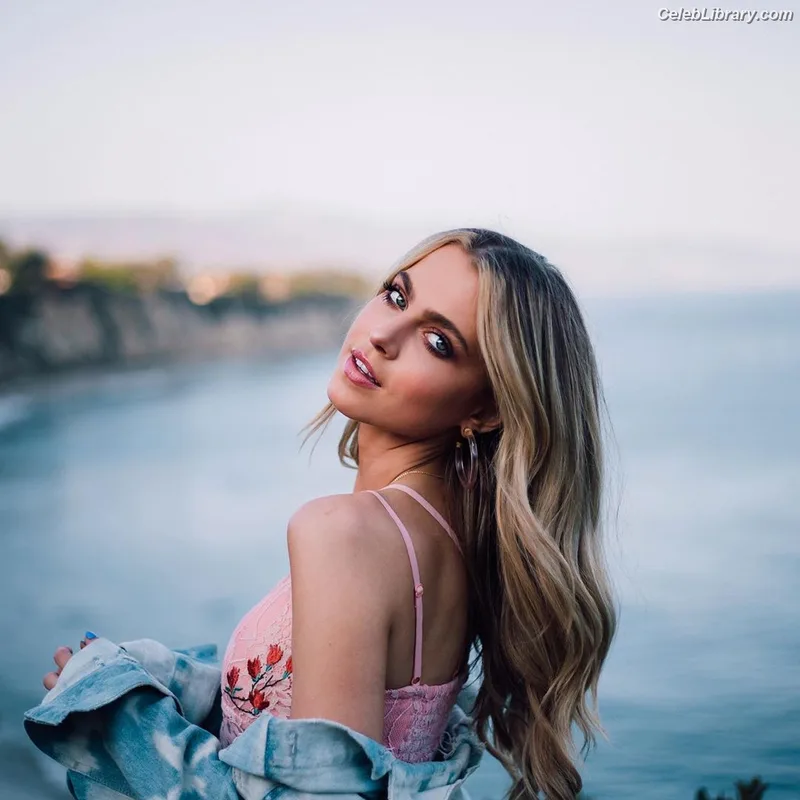 Anne Winters photo 23 of 471