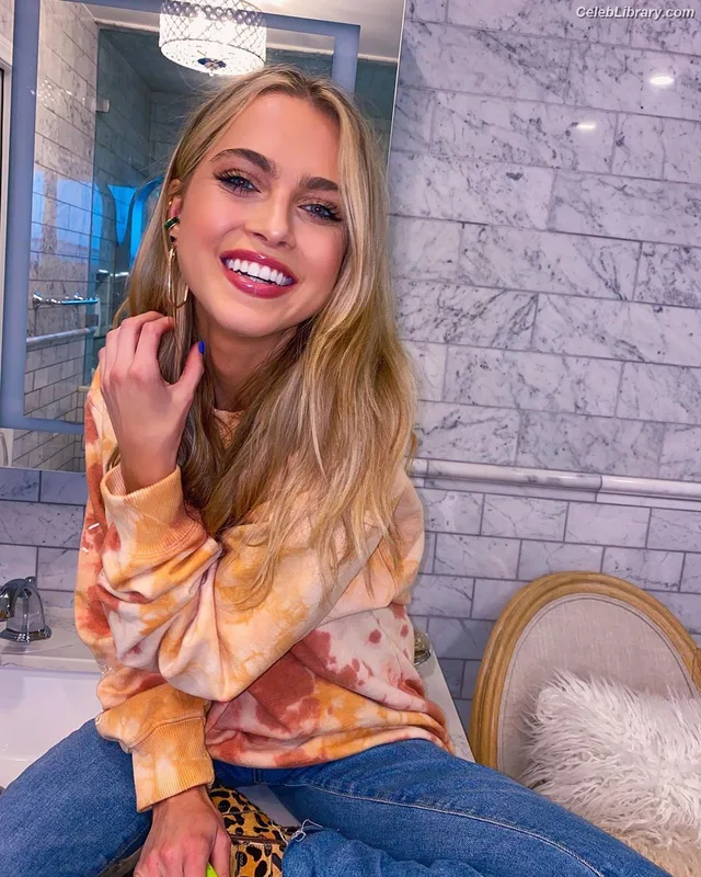 Anne Winters photo 24 of 471