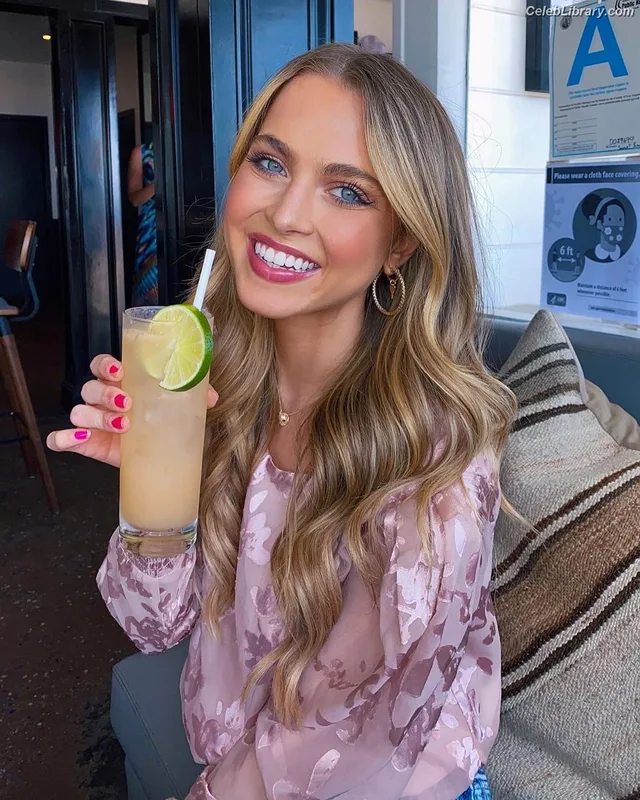 Anne Winters photo 4 of 471