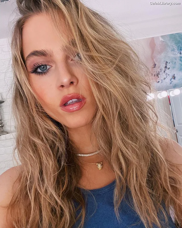 Anne Winters photo 13 of 471