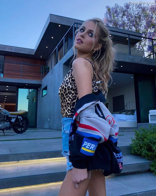 Anne Winters photo 18 of 471