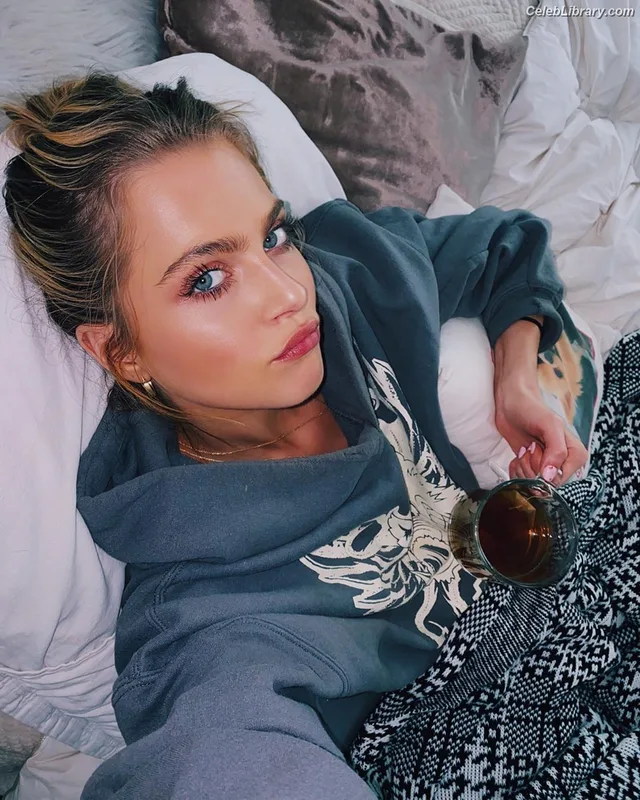 Anne Winters photo 11 of 471
