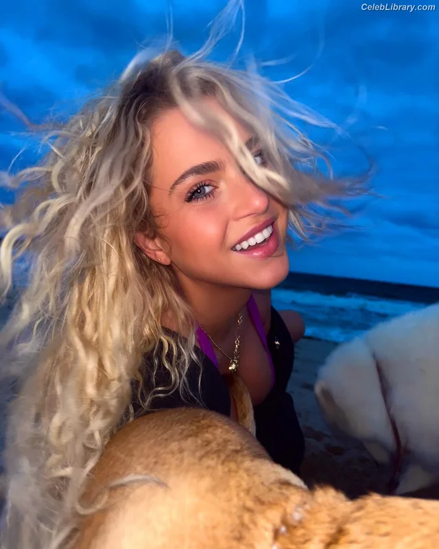 Anne Winters photo 7 of 471