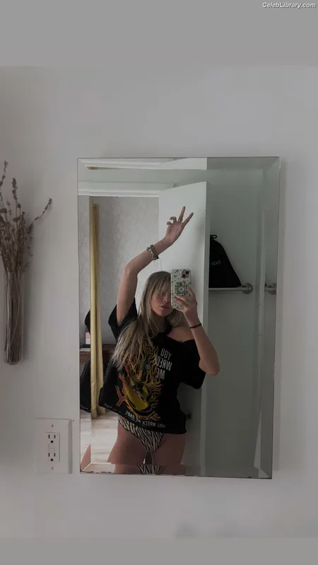 Anne Winters photo 4 of 471