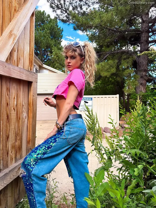 Anne Winters photo 6 of 471