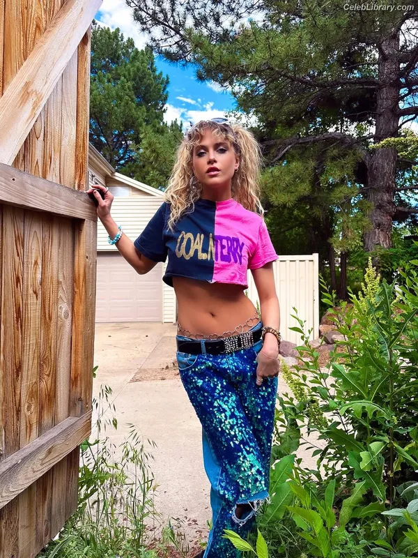 Anne Winters photo 8 of 471