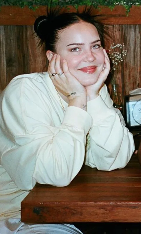Annemarie photo 12 of 341