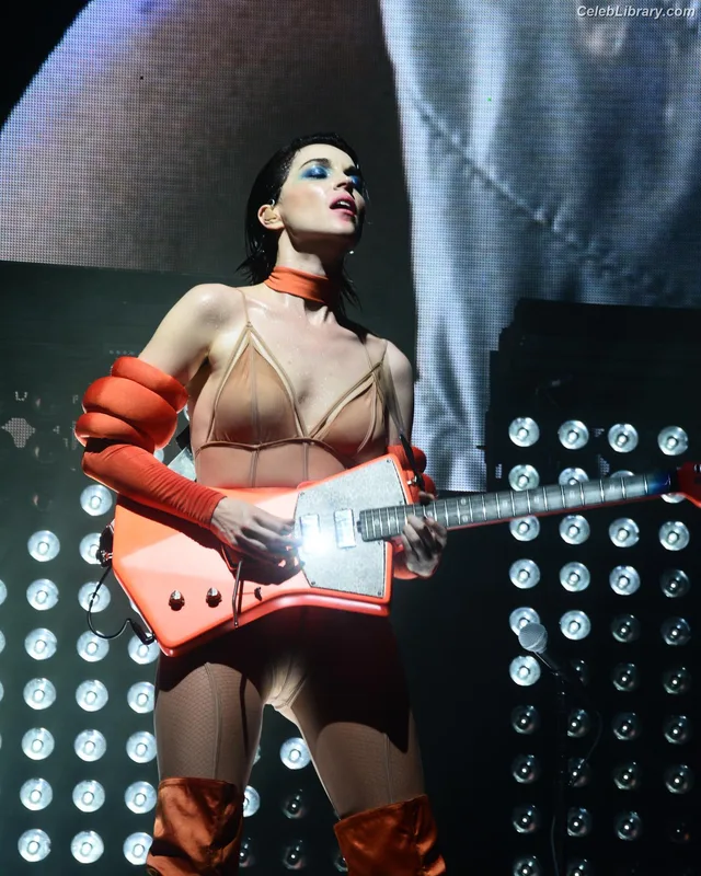 Annie Erin Clark photo 16 of 275
