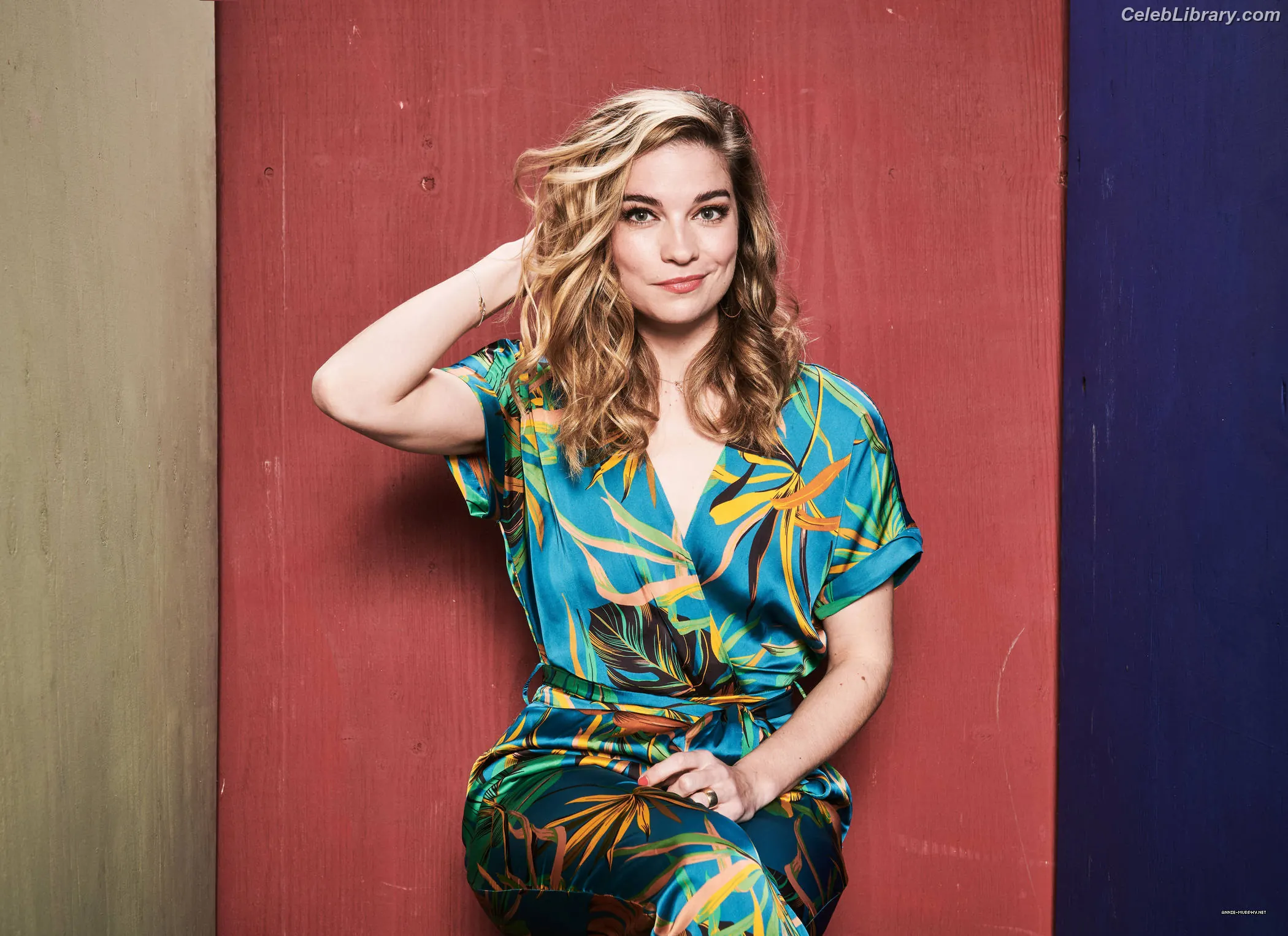 Annie Murphy photo 22 of 74