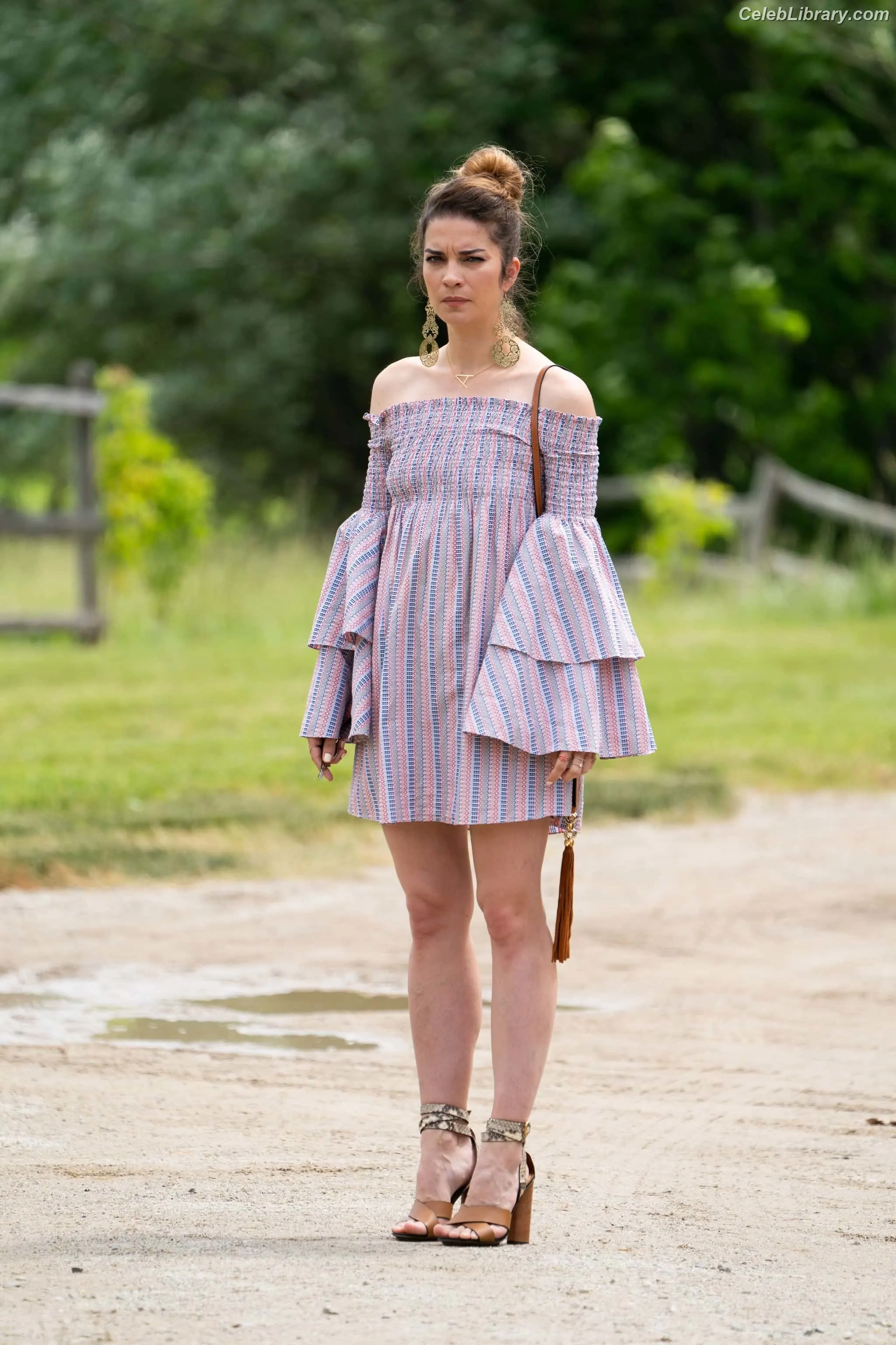 Annie Murphy photo 22 of 74