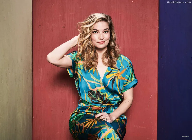 Annie Murphy photo 22 of 75
