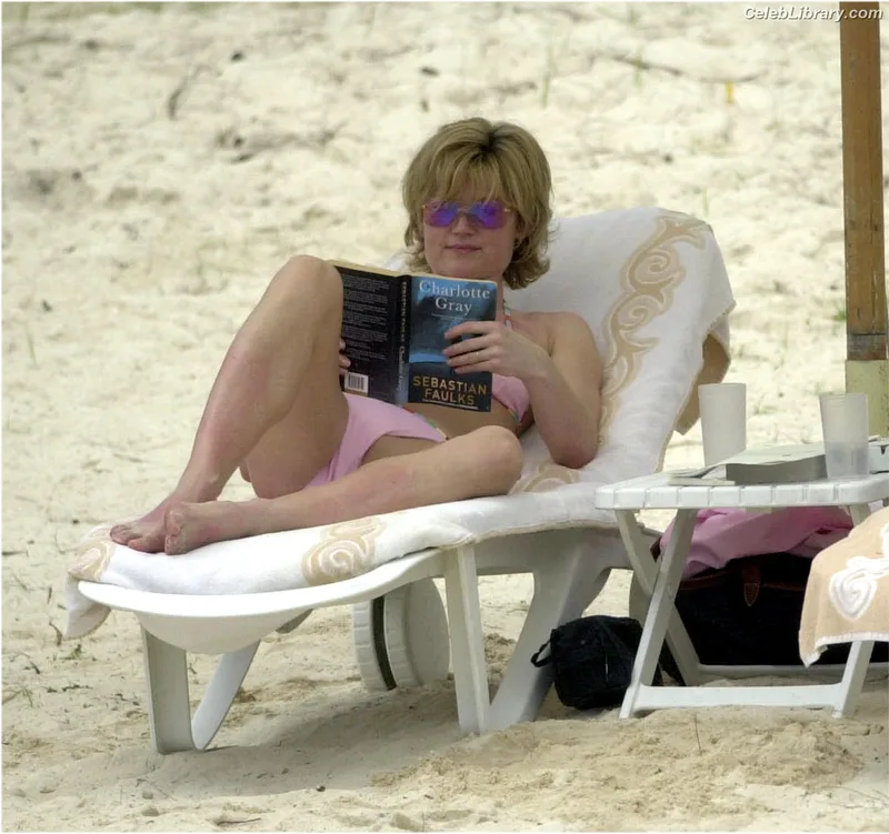 Anthea Turner photo 1 of 31