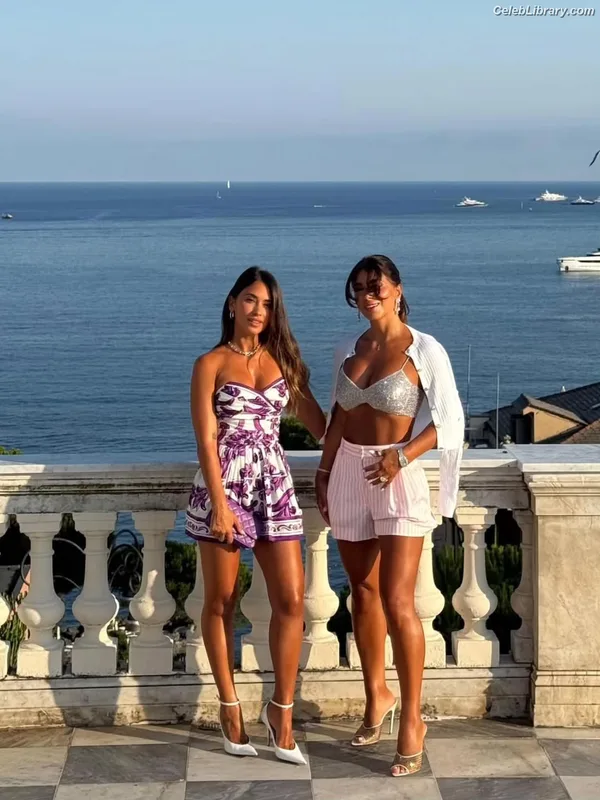 Antonela Roccuzzo photo 17 of 95