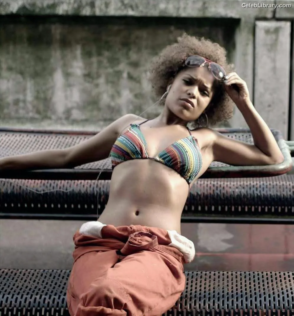 Antonia Thomas photo 13 of 21