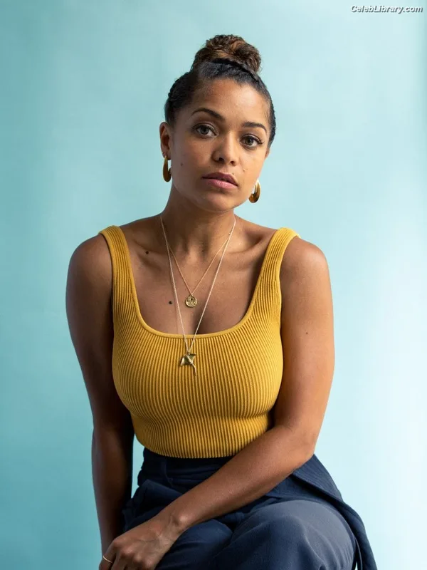 Antonia Thomas photo 1 of 22