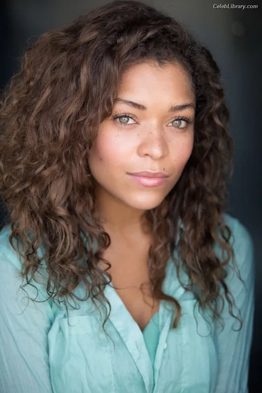 Antonia Thomas photo 2 of 22