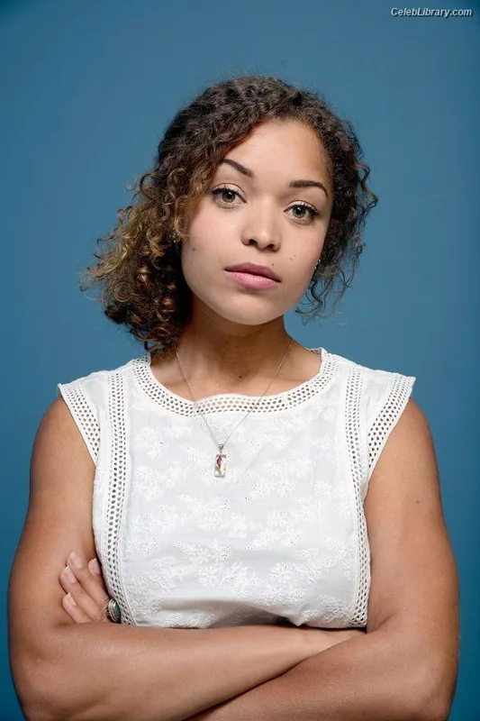 Antonia Thomas photo 4 of 22