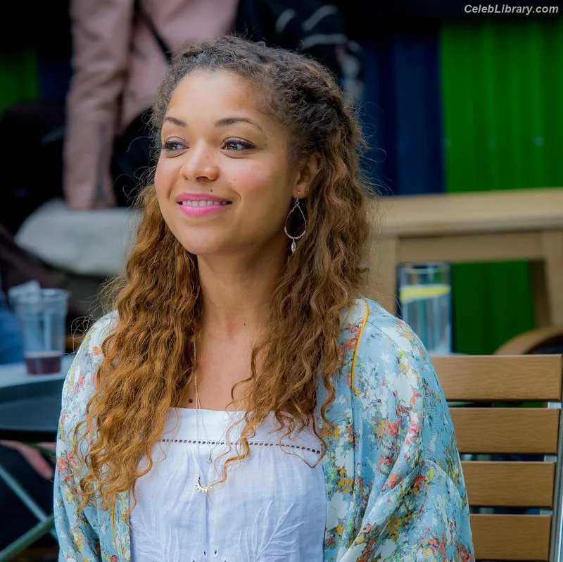 Antonia Thomas photo 6 of 22